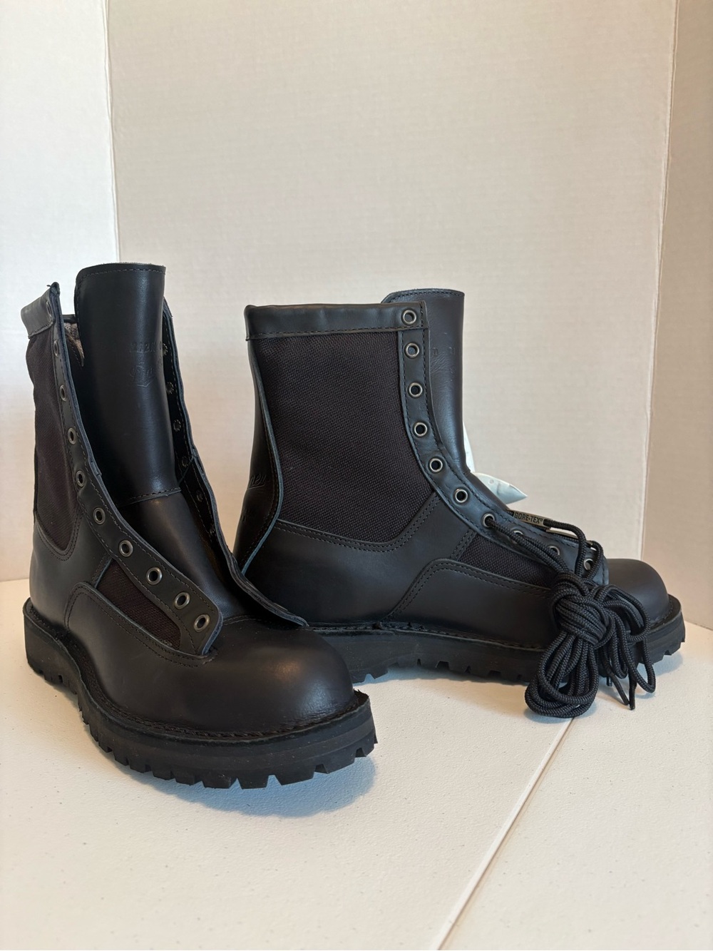 Danner Acadia 8” Men’s 9.5 D Black GORE-TEX Vibram Boots Made in USA 21210 NWT